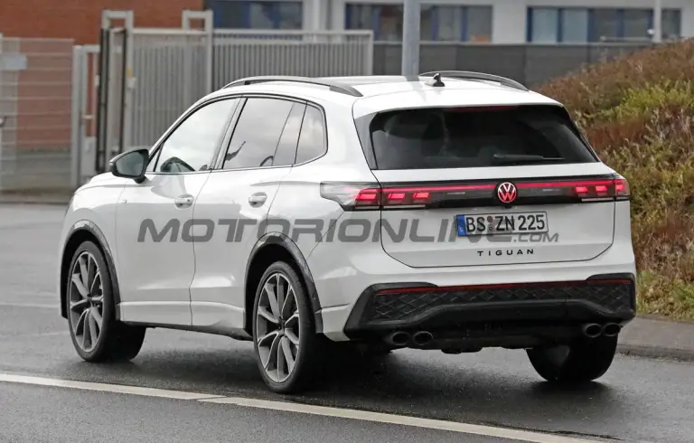 Volkswagen Tiguan R 2027 - Foto spia 18-03-2026 - 11