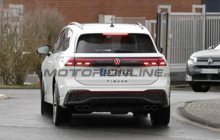 Volkswagen Tiguan R 2027 - Foto spia 18-03-2026 - 15
