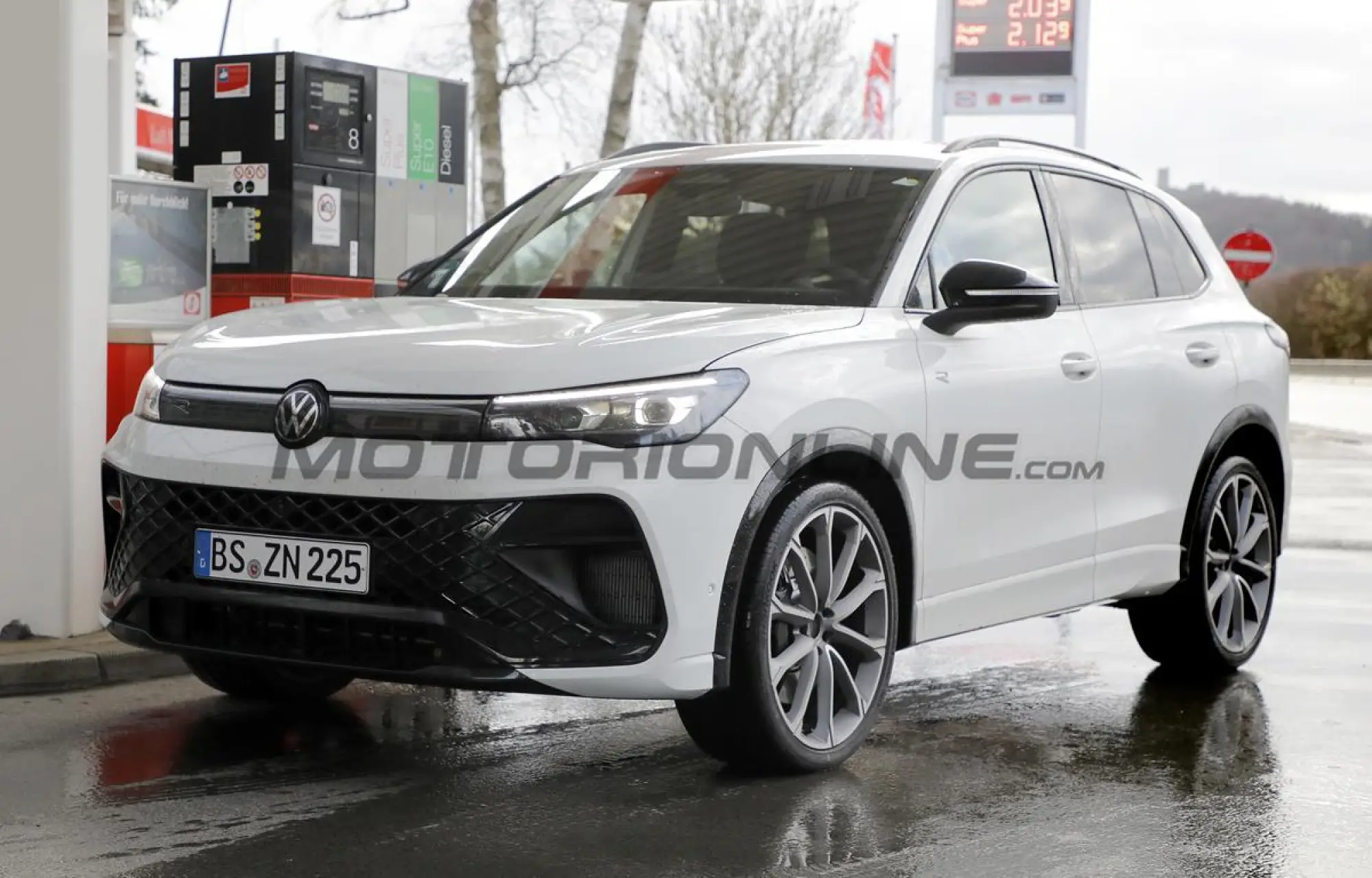 Volkswagen Tiguan R 2027 - Foto spia 18-03-2026 - 16