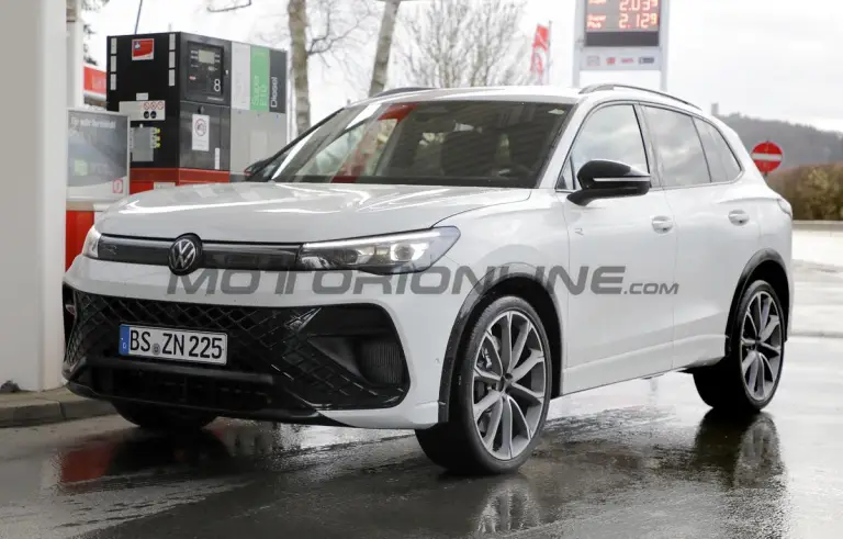 Volkswagen Tiguan R 2027 - Foto spia 18-03-2026 - 16