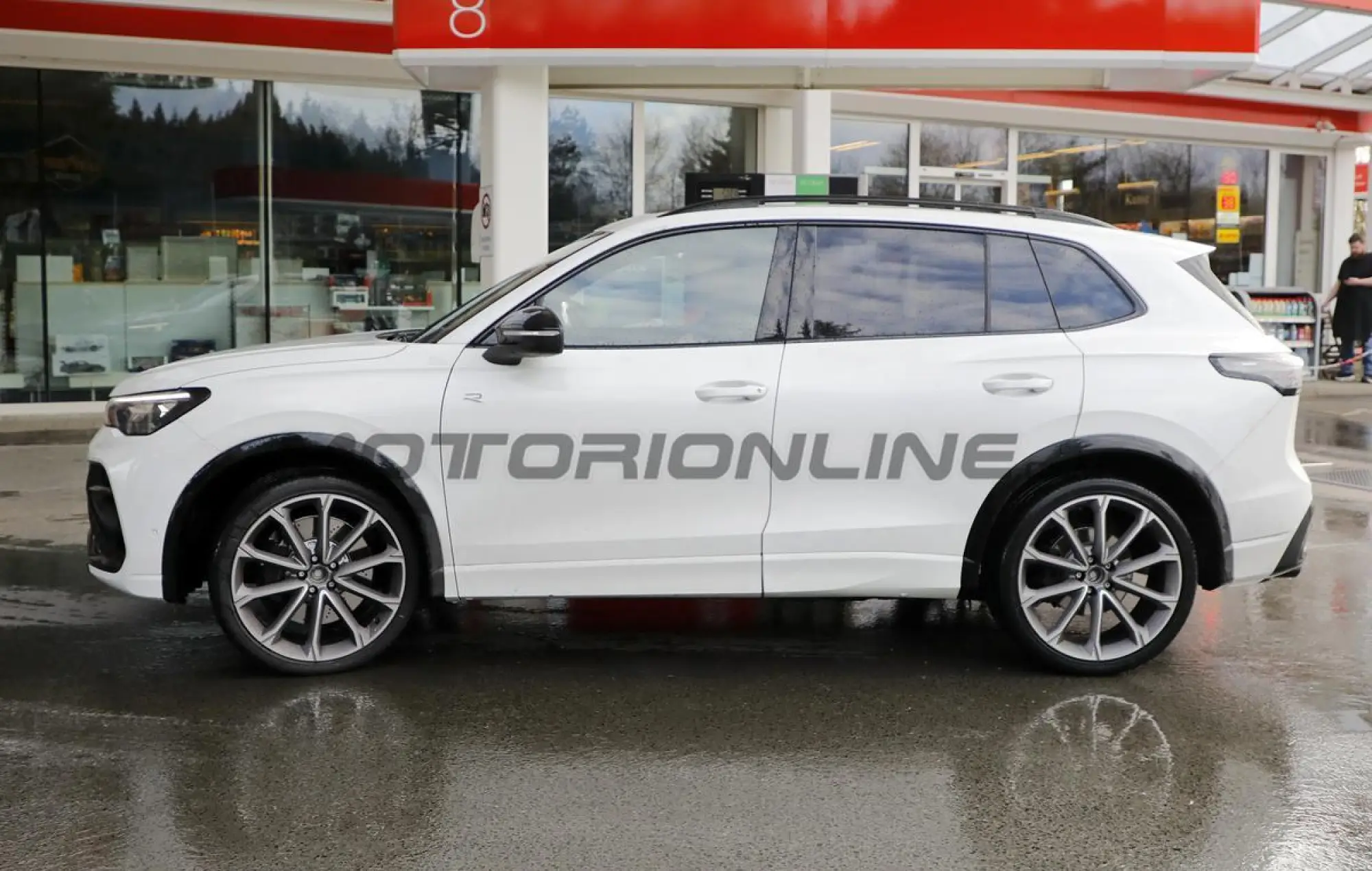 Volkswagen Tiguan R 2027 - Foto spia 18-03-2026 - 18