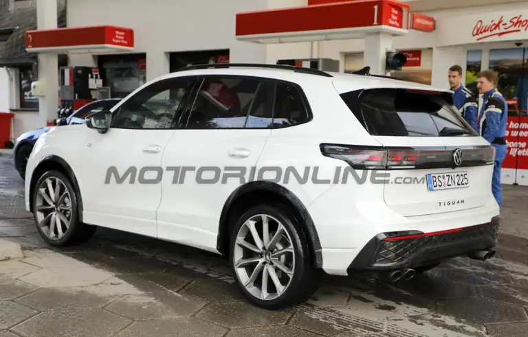 Volkswagen Tiguan R 2027 - Foto spia 18-03-2026 - 17