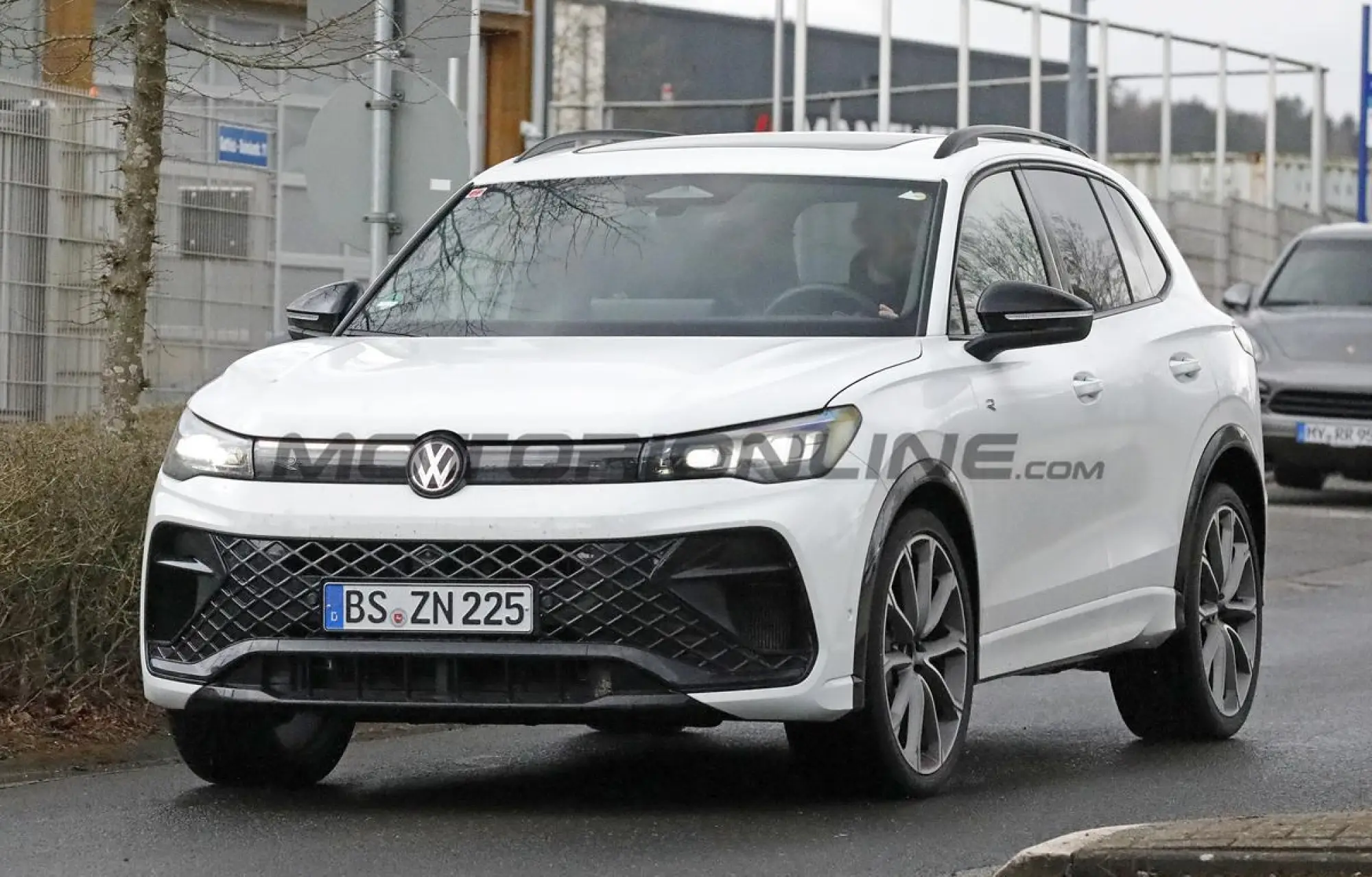 Volkswagen Tiguan R 2027 - Foto spia 18-03-2026 - 2