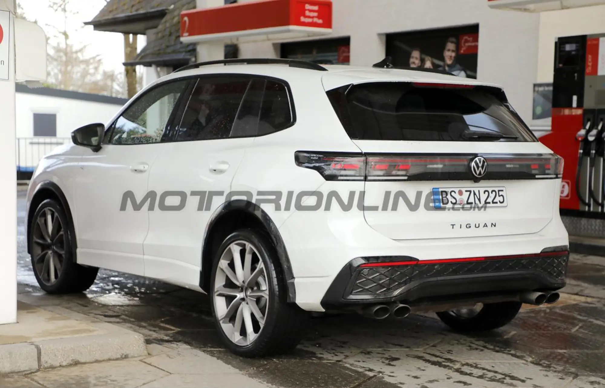 Volkswagen Tiguan R 2027 - Foto spia 18-03-2026 - 19