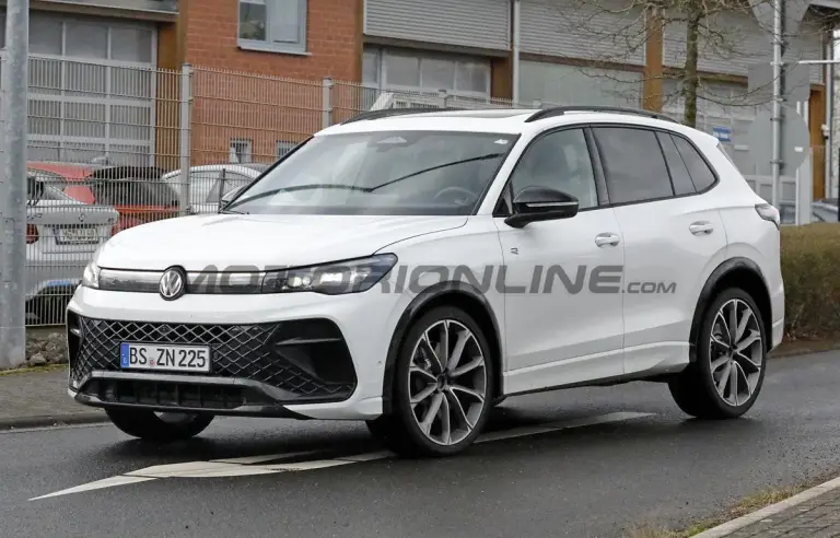 Volkswagen Tiguan R 2027 - Foto spia 18-03-2026 - 7