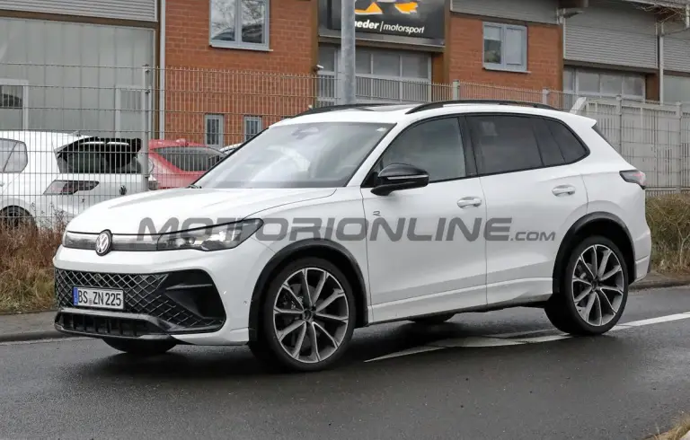 Volkswagen Tiguan R 2027 - Foto spia 18-03-2026 - 5