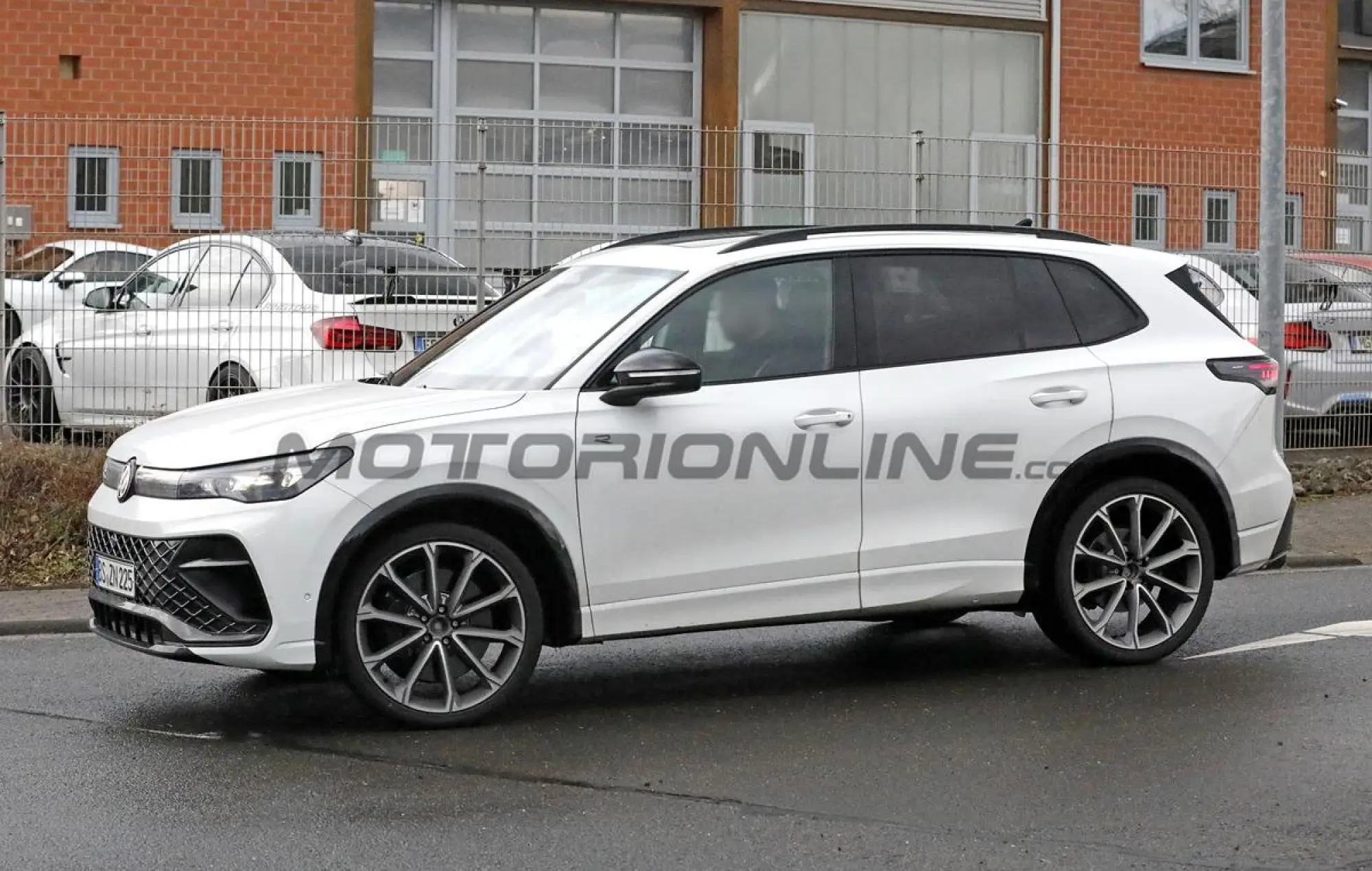 Volkswagen Tiguan R 2027 - Foto spia 18-03-2026 - 6