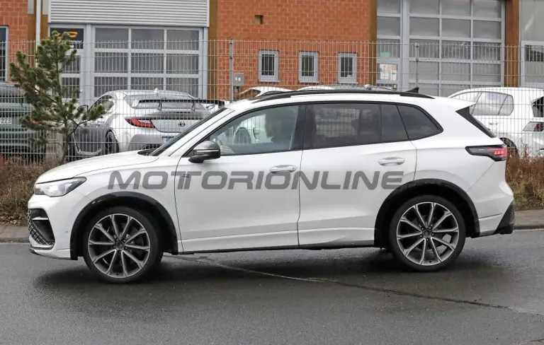 Volkswagen Tiguan R 2027 - Foto spia 18-03-2026 - 9