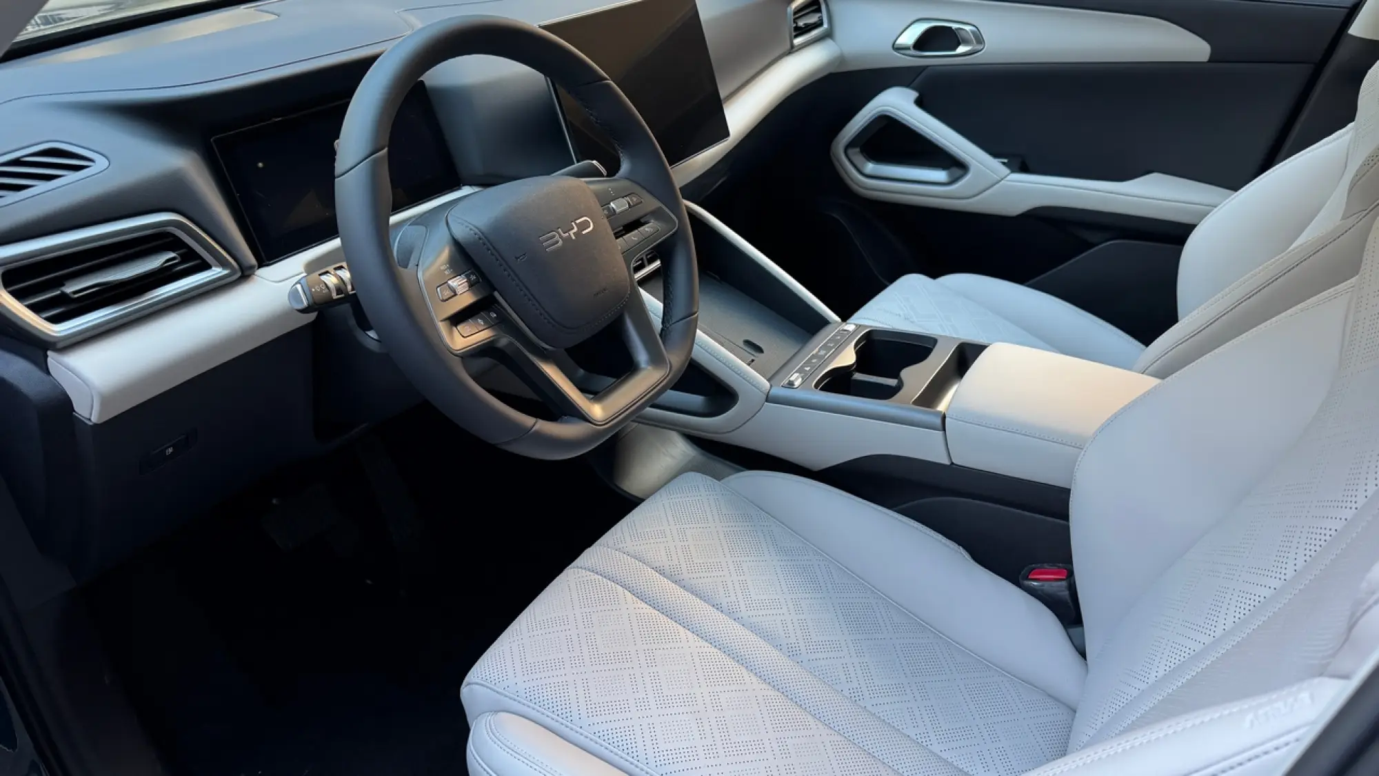 BYD ATTO 2 DM-I  - Primo Contatto - 10