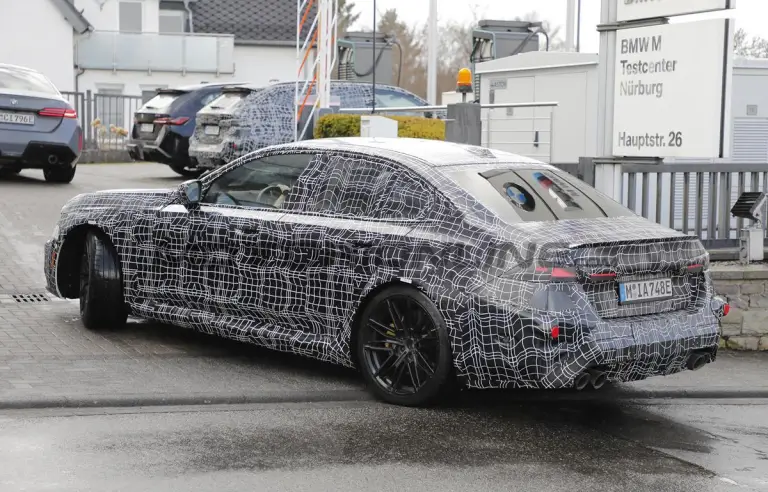 BMW M5 2027 - Foto spia 19-03-2026 - 11