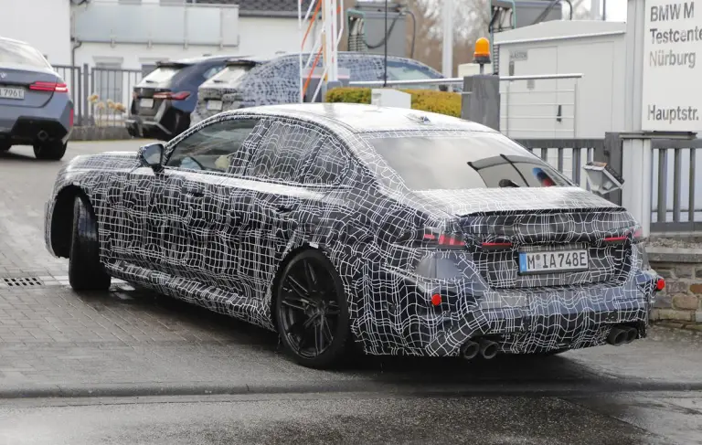 BMW M5 2027 - Foto spia 19-03-2026 - 14