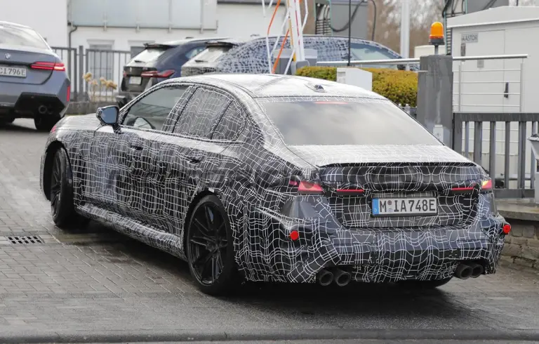BMW M5 2027 - Foto spia 19-03-2026 - 10
