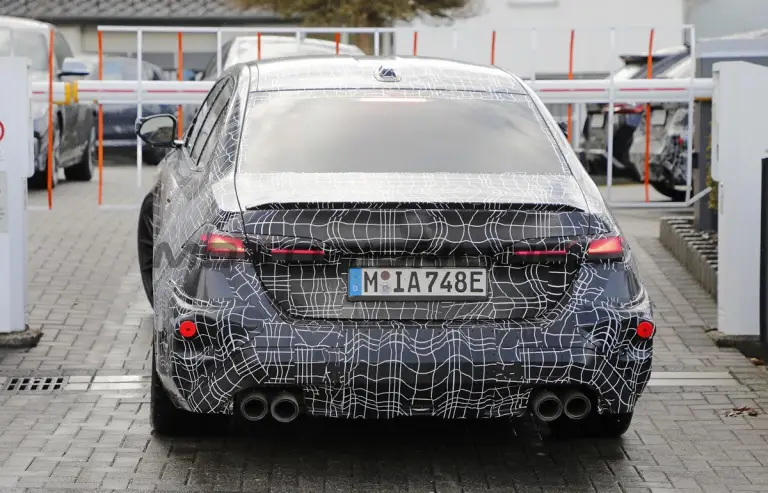 BMW M5 2027 - Foto spia 19-03-2026 - 16