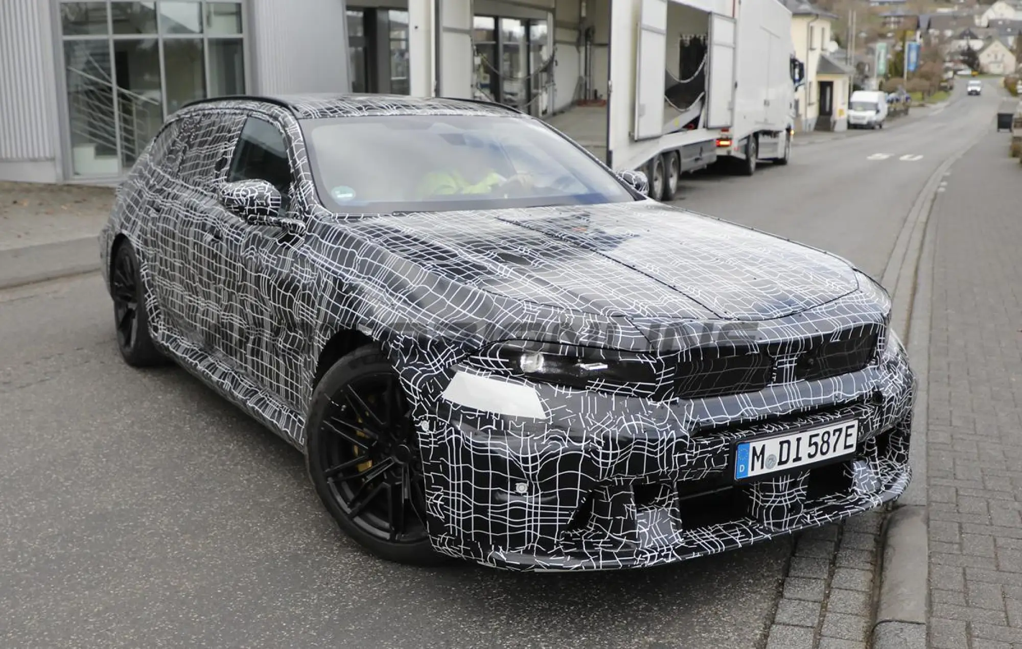 BMW M5 2027 - Foto spia 19-03-2026 - 15