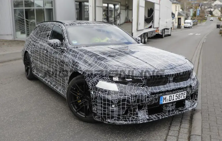 BMW M5 2027 - Foto spia 19-03-2026 - 15