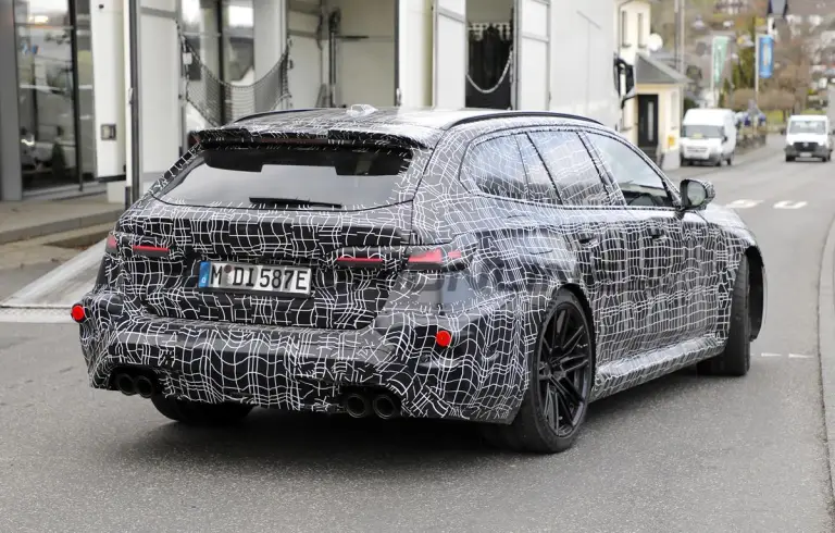 BMW M5 2027 - Foto spia 19-03-2026 - 20