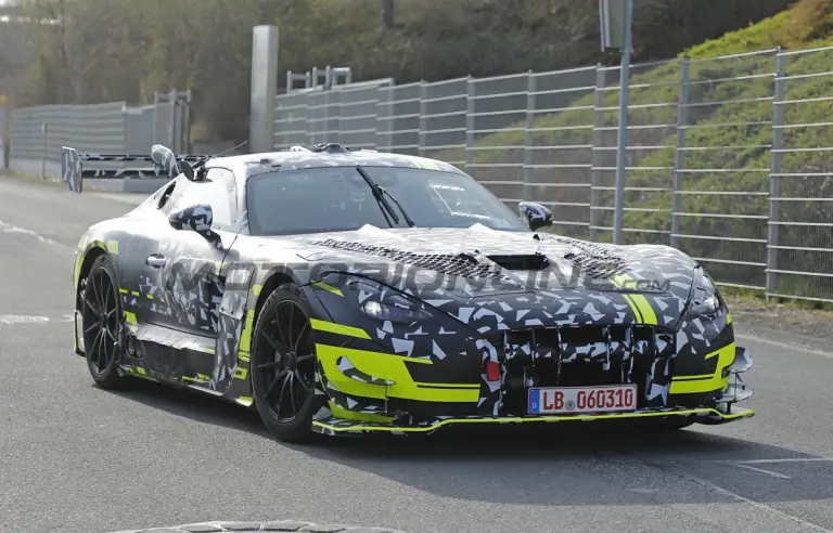 Mercedes-AMG Coupe - Foto spia 24-03-2026 - 10