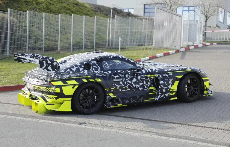 Mercedes-AMG Coupe - Foto spia 24-03-2026 - 17