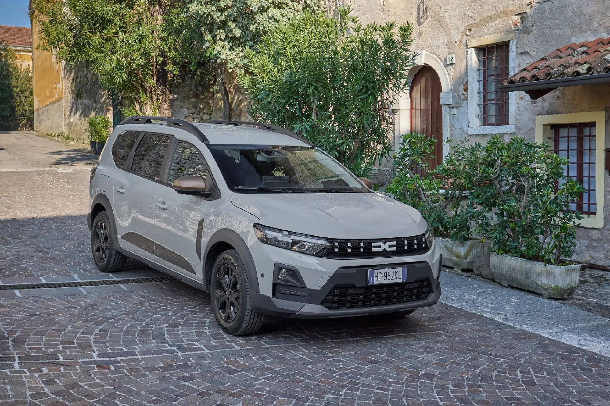 Dacia Jogger Hybrid 155 - Lago di Garda - 3