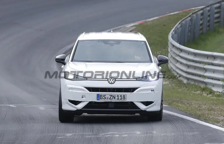 Volkswagen T-Roc R 2027 - Foto spia 25-03-2026 - 1