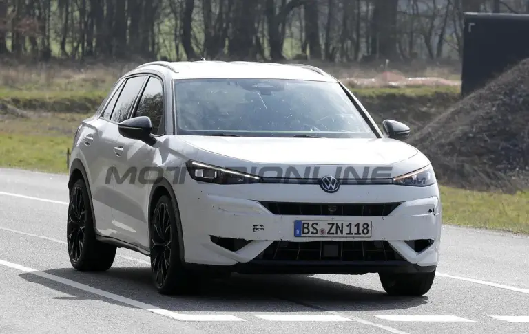 Volkswagen T-Roc R 2027 - Foto spia 25-03-2026 - 10