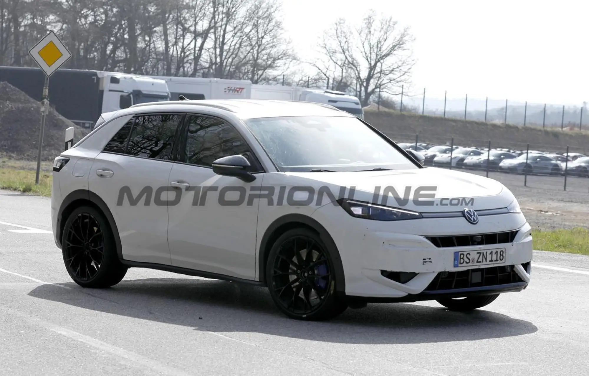 Volkswagen T-Roc R 2027 - Foto spia 25-03-2026 - 13