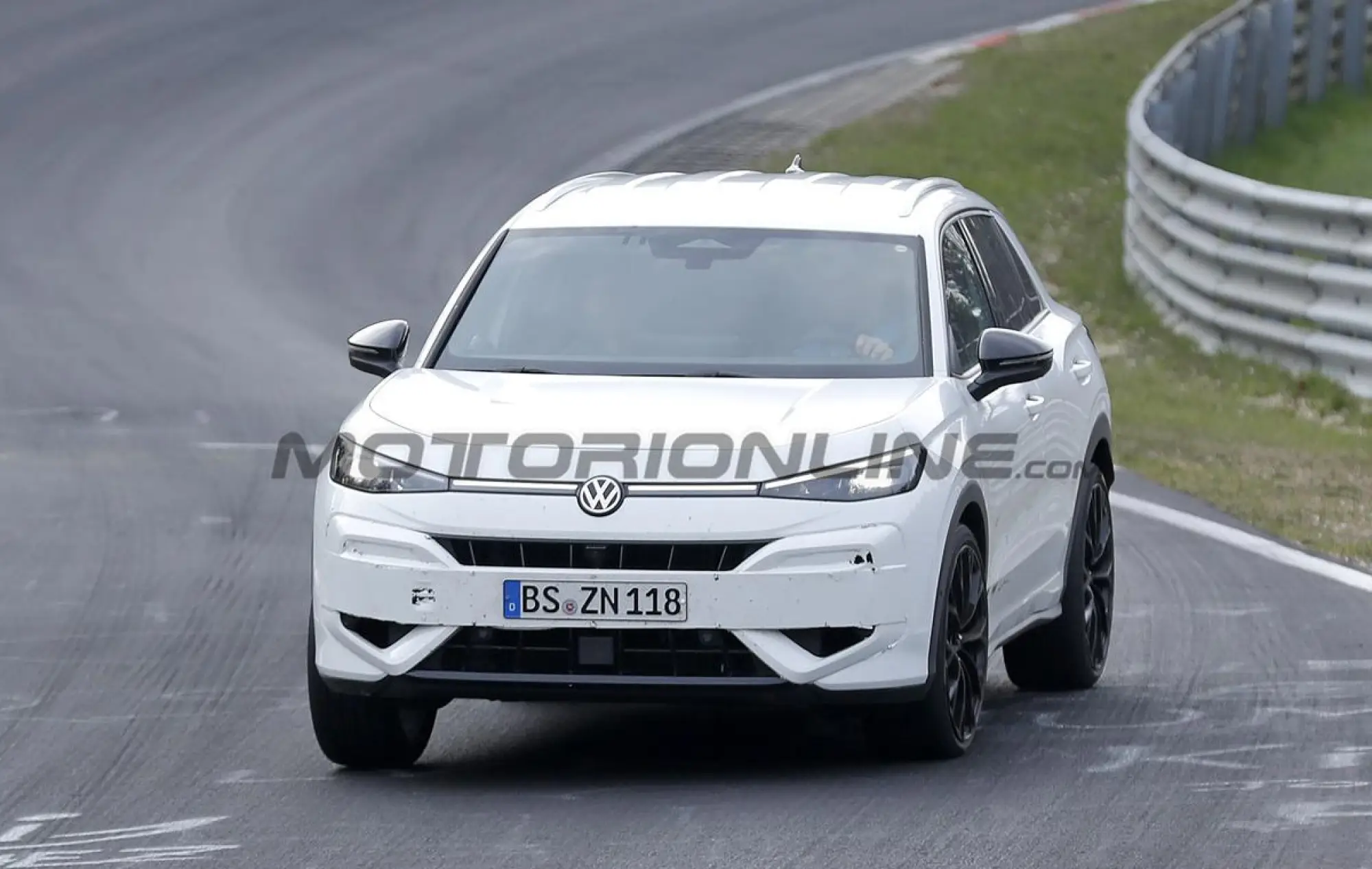 Volkswagen T-Roc R 2027 - Foto spia 25-03-2026 - 6