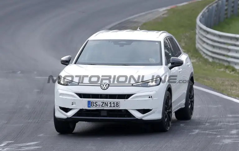 Volkswagen T-Roc R 2027 - Foto spia 25-03-2026 - 6