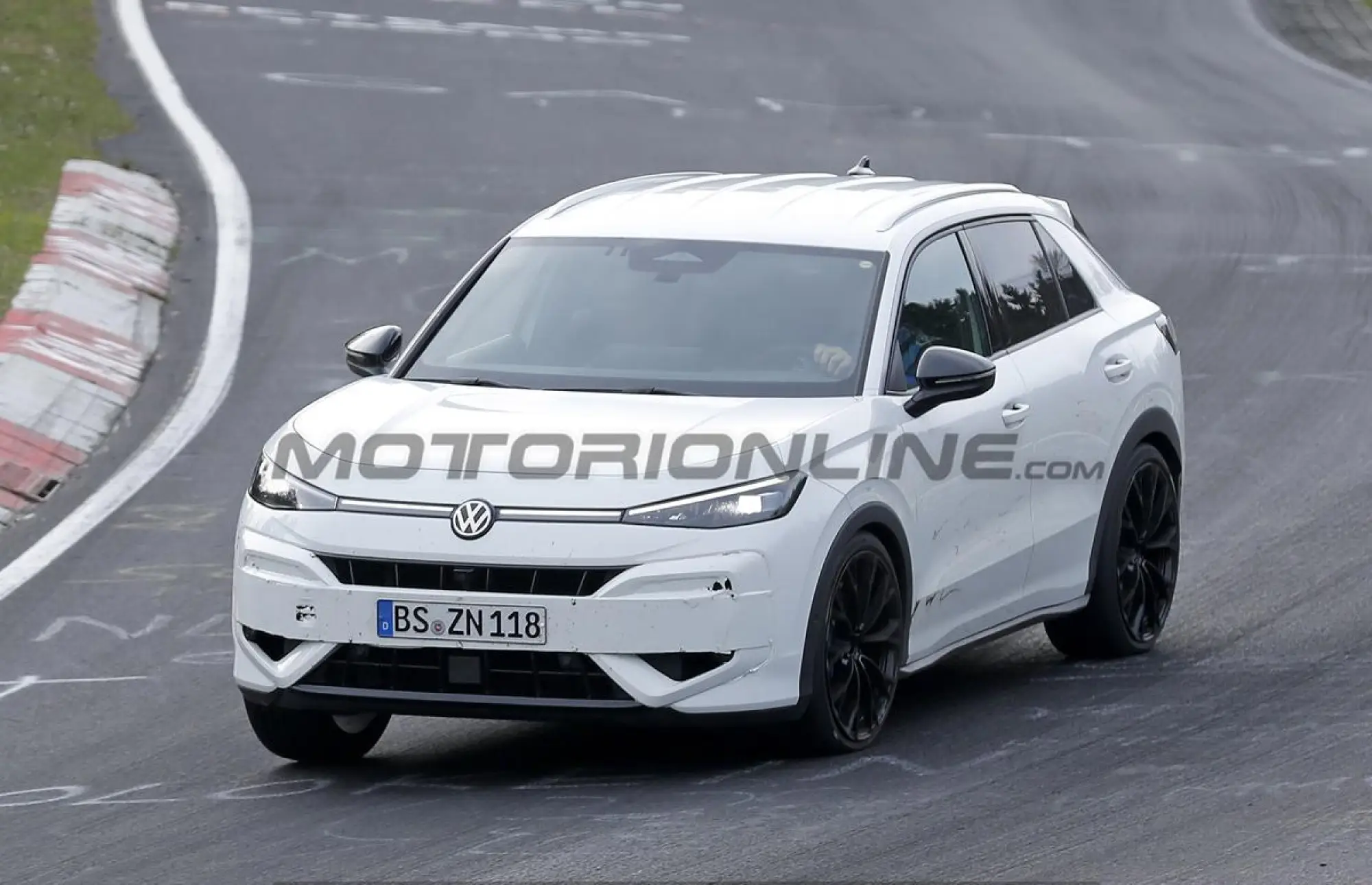 Volkswagen T-Roc R 2027 - Foto spia 25-03-2026 - 2