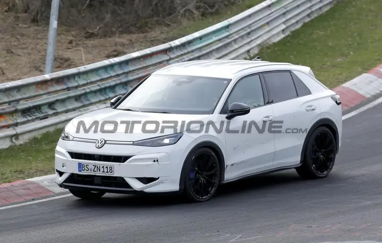 Volkswagen T-Roc R 2027 - Foto spia 25-03-2026 - 9