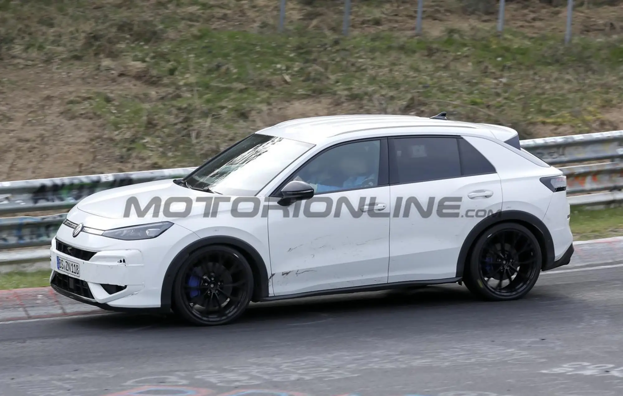 Volkswagen T-Roc R 2027 - Foto spia 25-03-2026 - 3