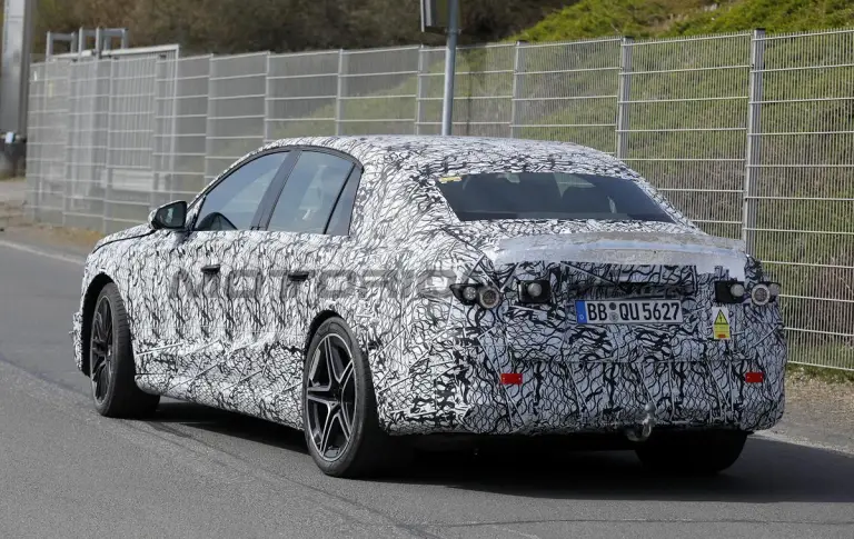 Mercedes-AMG Classe E EQ - Foto spia 26-03-2026 - 9