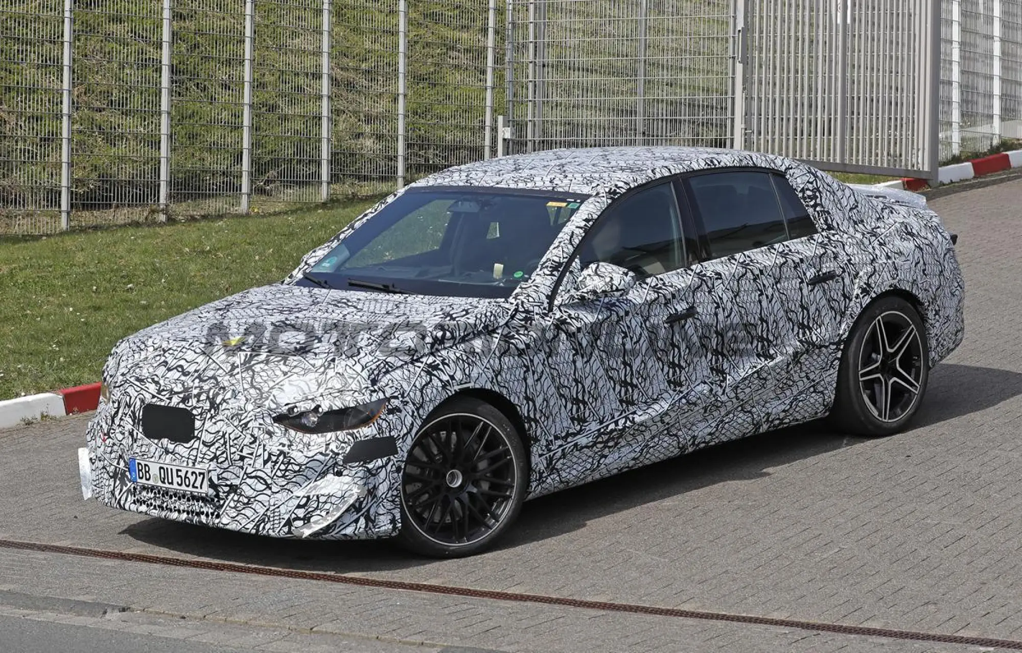 Mercedes-AMG Classe E EQ - Foto spia 26-03-2026 - 3