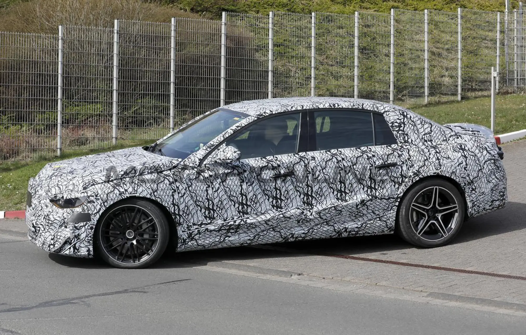 Mercedes-AMG Classe E EQ - Foto spia 26-03-2026 - 4