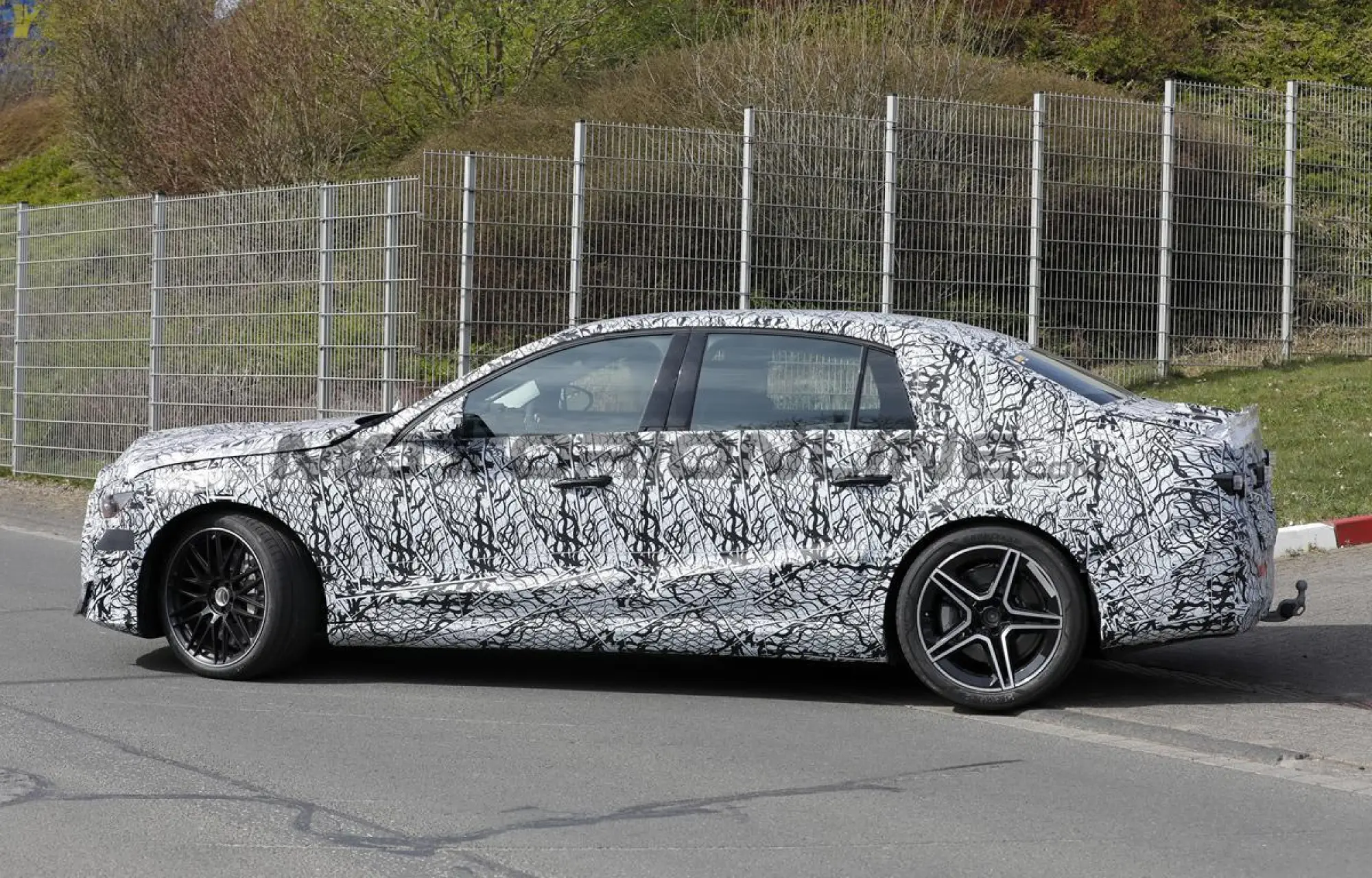 Mercedes-AMG Classe E EQ - Foto spia 26-03-2026 - 6