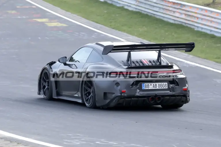 Porsche 911 GT3 RS - Foto spia 26-3-2026 - 15
