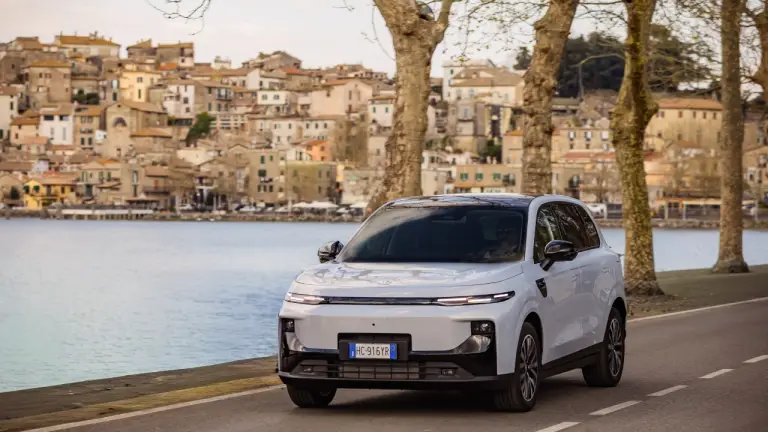 Leapmotor B10 Reev Hybrid - 10