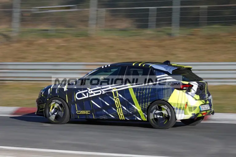 Opel Corsa GSE - Foto spia 27-3-2026 - 13