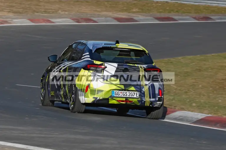 Opel Corsa GSE - Foto spia 27-3-2026 - 15