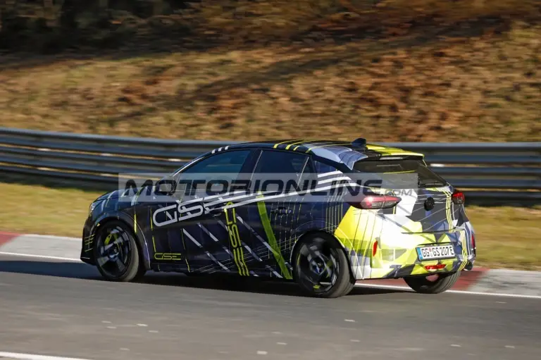 Opel Corsa GSE - Foto spia 27-3-2026 - 21