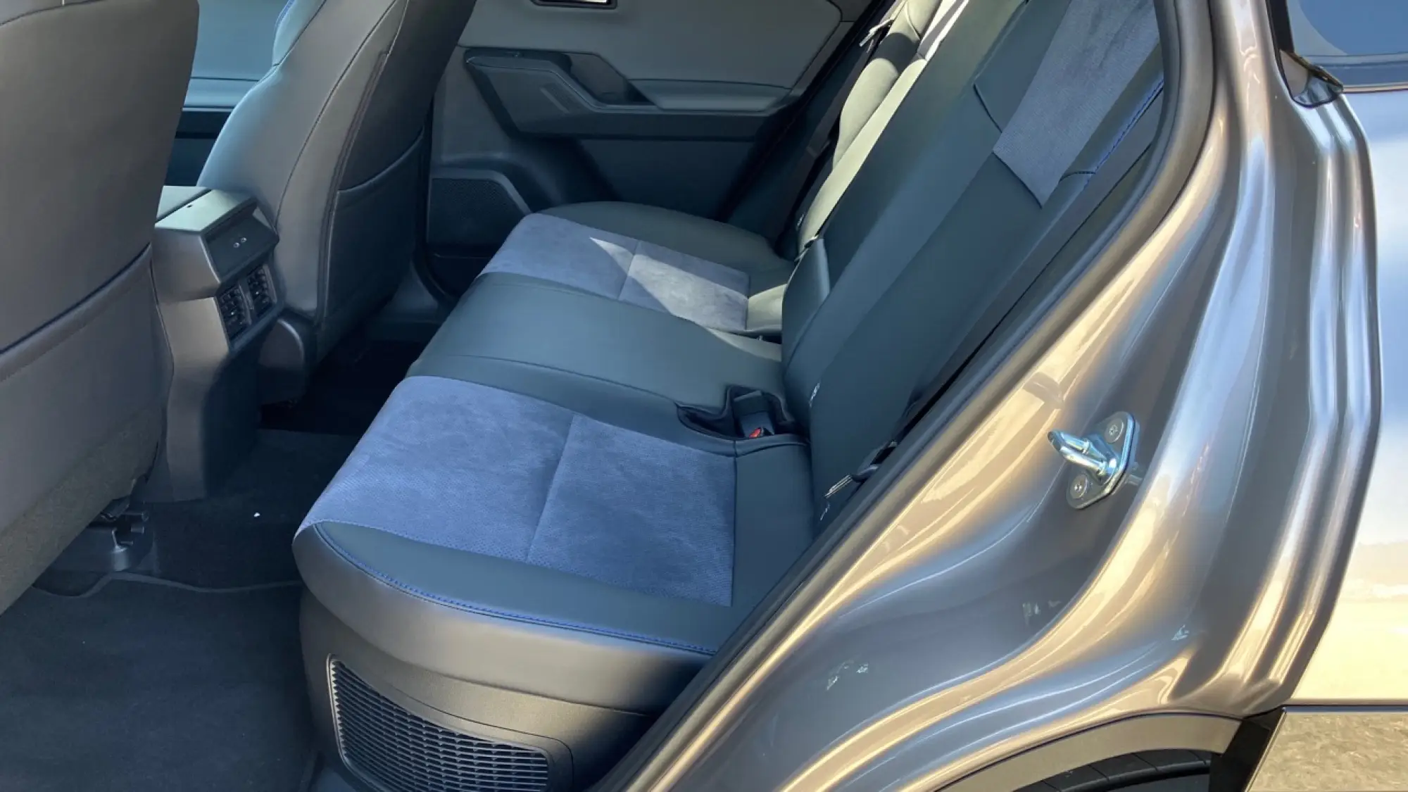 Toyota RAV4 2026 - Primo contatto - 16