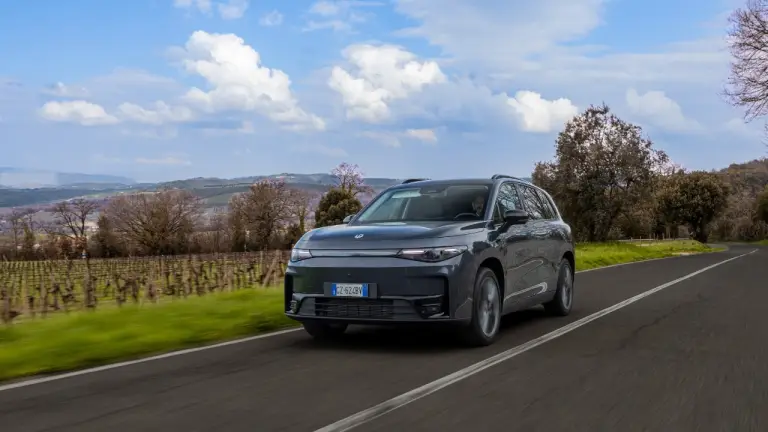 Leapmotor C10 Reev Hybrid prova su strada - 4