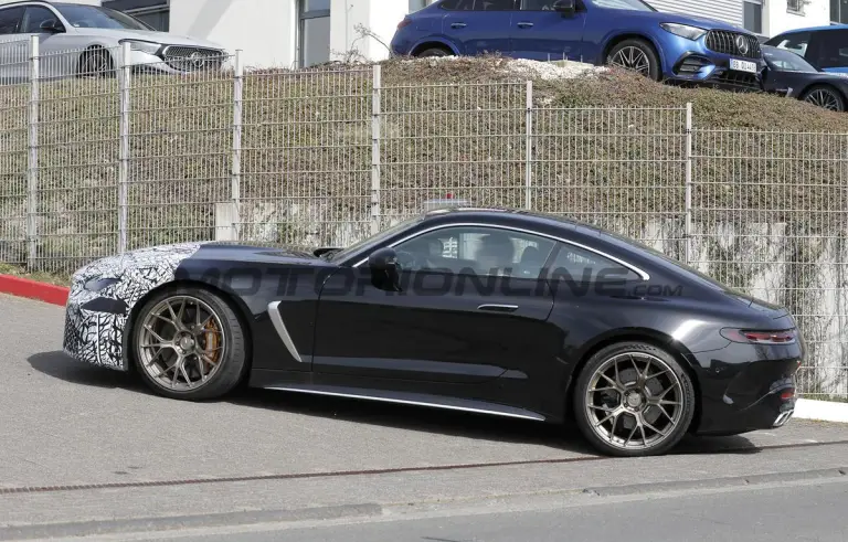Mercedes-AMG SL e GT 2027 - Foto spia 08-04-2026 - 13