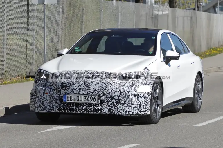 Mercedes Classe C EQ - Foto spia 9-4-2026 - 3