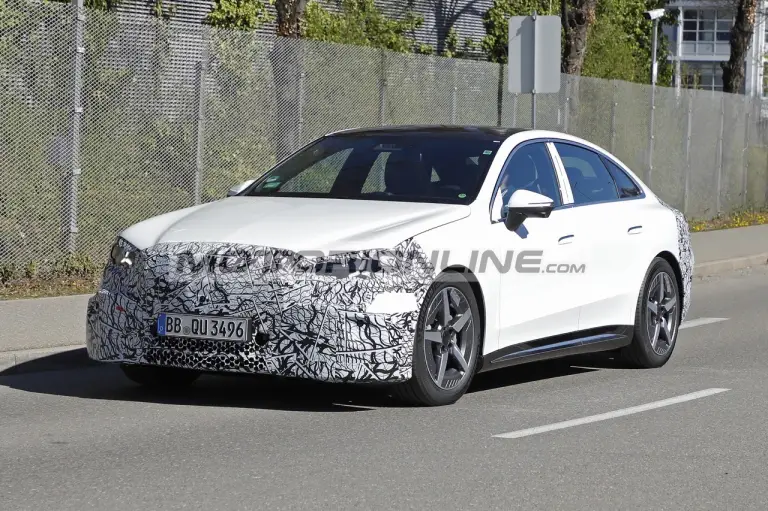 Mercedes Classe C EQ - Foto spia 9-4-2026 - 5