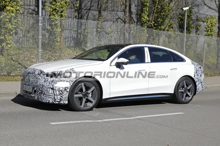Mercedes Classe C EQ - Foto spia 9-4-2026 - 6