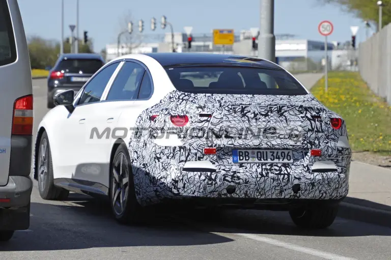 Mercedes Classe C EQ - Foto spia 9-4-2026 - 4
