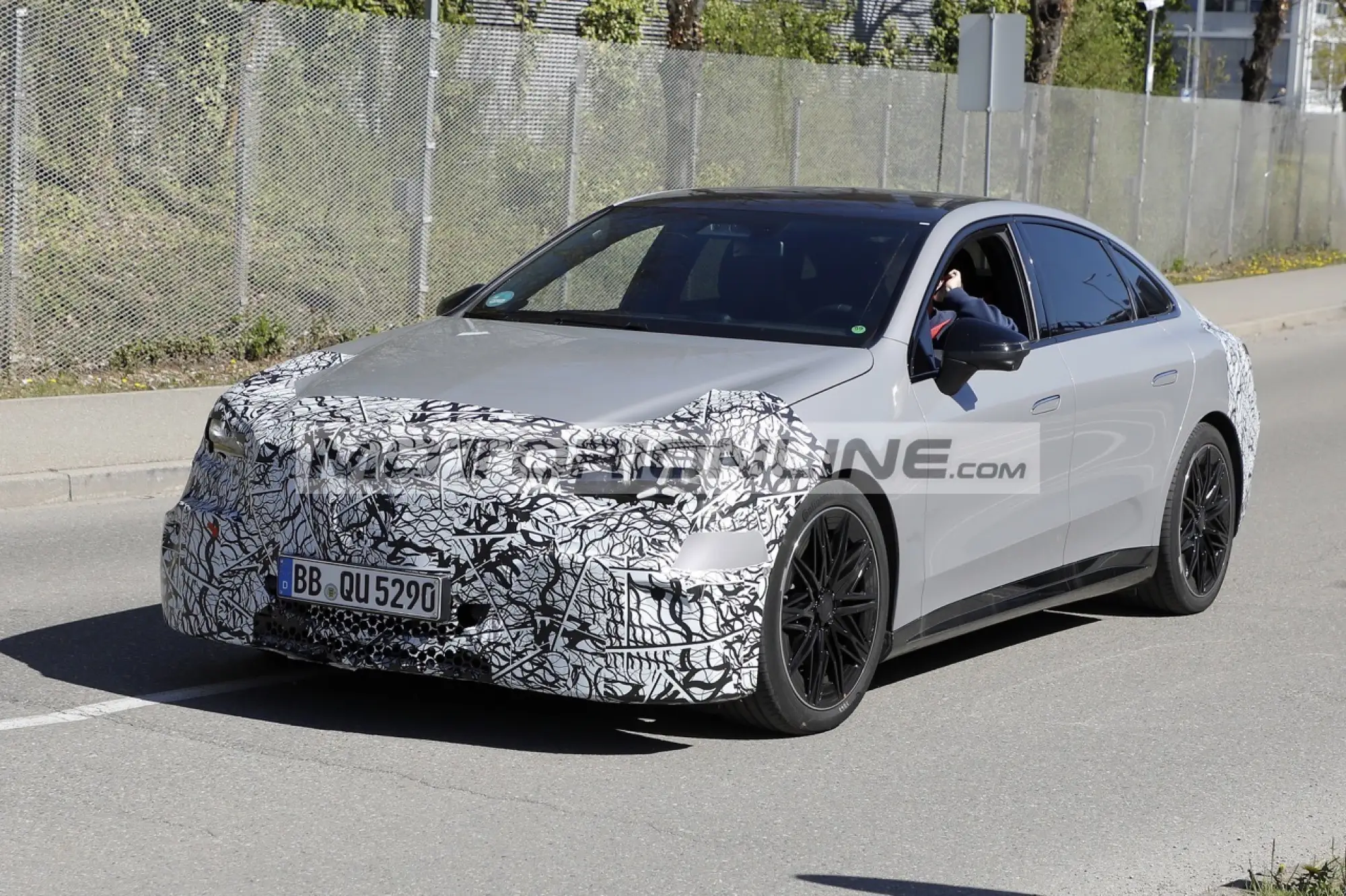Mercedes Classe C EQ - Foto spia 9-4-2026 - 7