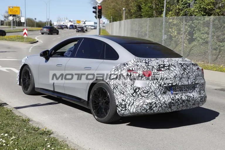 Mercedes Classe C EQ - Foto spia 9-4-2026 - 13