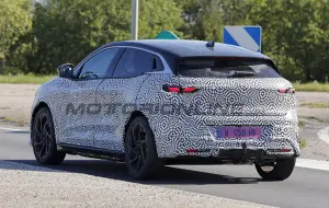 Renault Megane E-Tech 2027 - Foto spia 10-04-2026